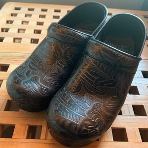 Dansko Pro Tooled Black 35